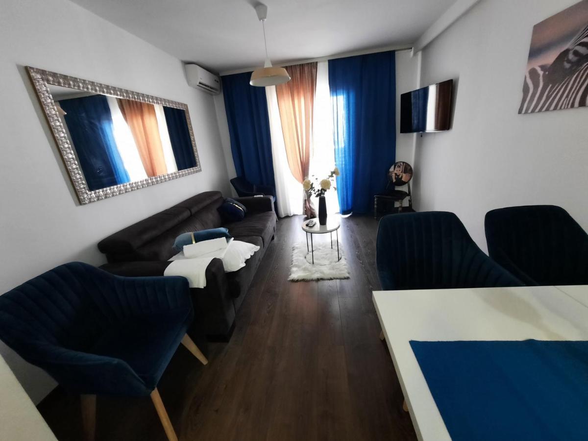 Blue Sea Apartment *