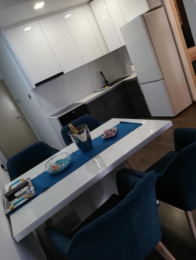 Blue Sea Apartment *