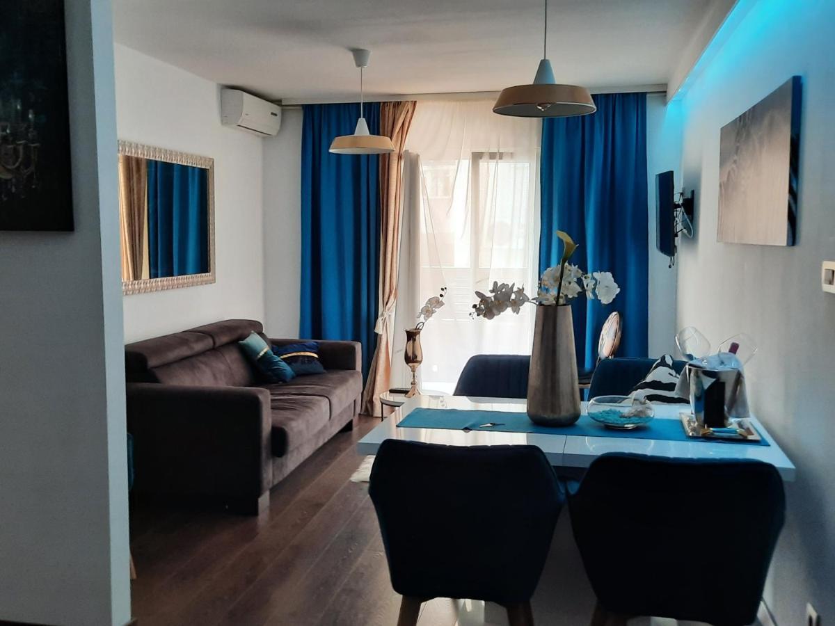 Blue Sea Apartment *